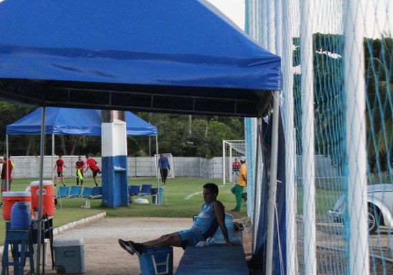 Bustamante sofre lesão e está fora do jogo contra Fluminense