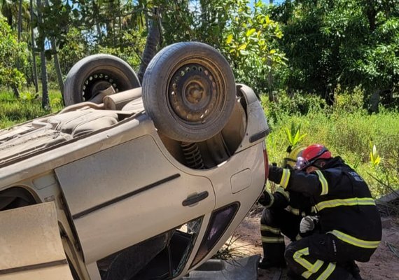 Homem morre e outro fica ferido após capotamento na Massagueira