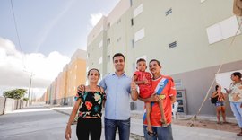 Prefeito JHC entrega chaves dos primeiros apartamentos do Parque da Lagoa