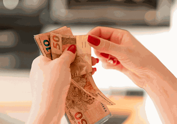 Inflação pelo IPCA sobe 0,96% puxada pelos reajustes de energia elétrica e combustíveis