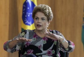 Cortes não afetarão programas essenciais do MEC, diz Dilma