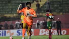 Hugo Souza é chamado para Seleção após lesão de Alisson no Liverpool