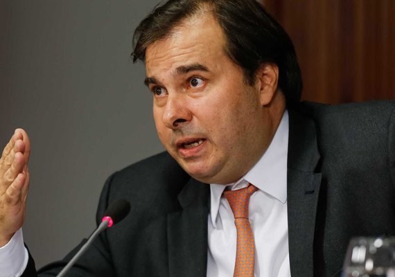 Rodrigo Maia desiste de ser candidato à Presidência