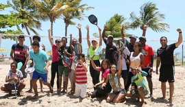 Judiciário leva crianças de abrigos para jogar beach tennis