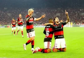 Flamengo vence Cruzeiro por 2 a 1 e avança às quartas da Libertadores