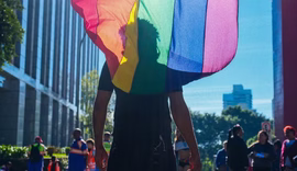 Parada LGBTQIA+ celebra 30 edições de luta e reúne multidão em São Paulo