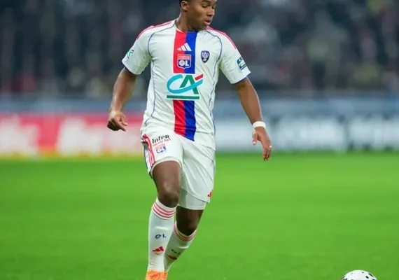 Técnico do Lyon afirma não estar satisfeito com desempenho recente de Endrick