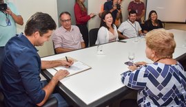 Prefeito Rui palmeira assina ordem de serviço para projeto de energia solar em escola