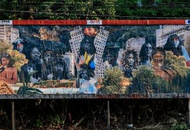 Exposição de arte em outdoor promove reflexão do momento atual do país