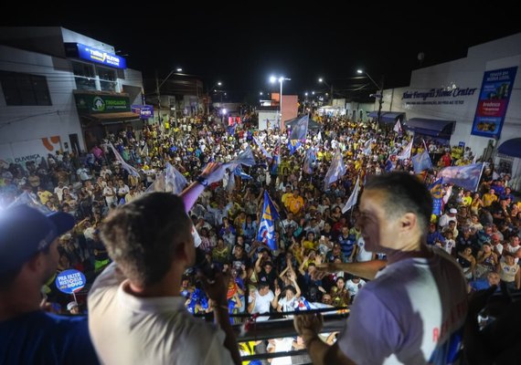 Mais de 5 mil pessoas fazem festa com Renan Filho em Olho d’Água das Flores