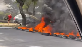 Moradores da Levada bloqueiam avenida por atraso no aluguel social