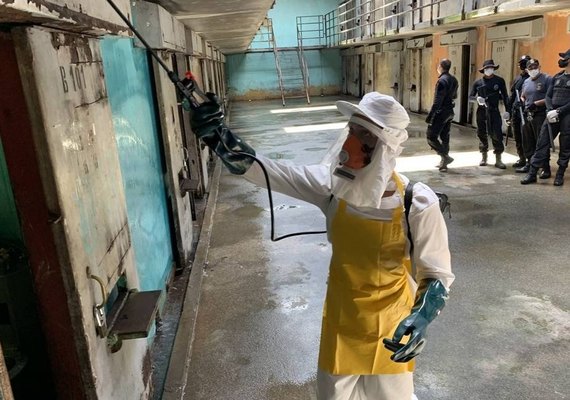 Presídios estão sujeitos a surtos locais de coronavírus após veto ao uso obrigatório de máscaras em suas instalações