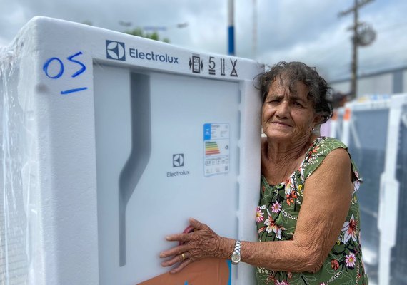 Equatorial encerra mutirão de serviços com entrega de geladeiras novas em Minador do Negrão