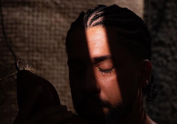 'Entre Sombras' convida público a refletir sobre negritude e protagonismo em Maceió