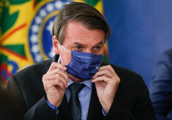 Bolsonaro assina decreto que regulamenta o novo fundeb