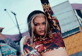 Drag queen Jade Zolita volta aos palcos com novo single e videoclipe gravado em Maceió