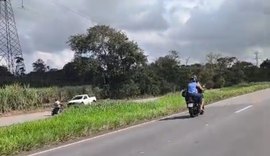 Idoso morre após colisão frontal entre carro e triciclo na BR-104, em Rio Largo