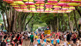 Fevereiro chegou com preparativos para o Carnaval em diversos municípios do país