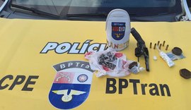 Passageiro é preso pela PM transportando arma e drogas acompanhado de três crianças