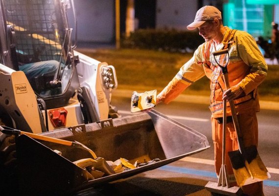 Prefeitura de Maceió inicia retirada de tachões da Av. Fernandes Lima
