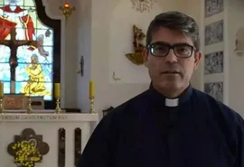 Padre descobre que vai ser pai e pede para sair da Igreja Católica