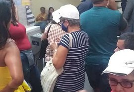 Prédio da prefeitura de Maceió é ocupado por moradores dos Flexais que cobram realocação