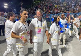 Arthur Lira voou em avião da FAB para desfilar na Beija-Flor ao lado de JHC