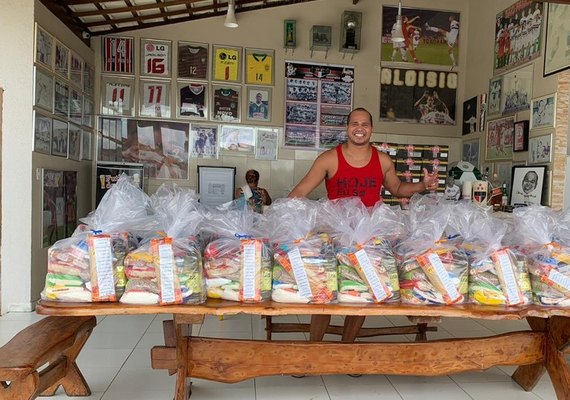 Chulapa doa cestas básicas para vítimas de enchente em Santana do Ipanema