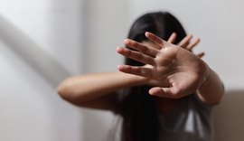 Mulher sofre tentativa de feminicídio em terminal de ônibus em Maceió