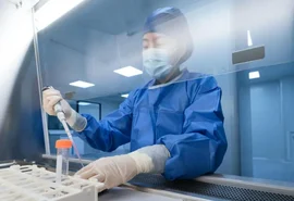 Oxford desenvolve vacina experimental contra Ebola em meio a surto na África