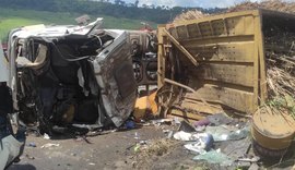 Colisão entre carretas deixa homem gravemente ferido em Campo Alegre