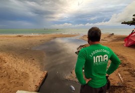 Prefeitura de Maceió é autuada em R$ 100 mil por lançamento de esgoto na orla