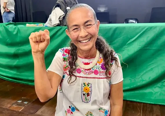 “Aos que me odeiam, se avexem não”, diz Heloísa Helena ao assumir vaga de Glauber Braga