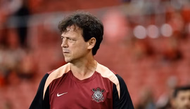 Corinthians demite Fernando Diniz após sétima derrota no Brasileirão