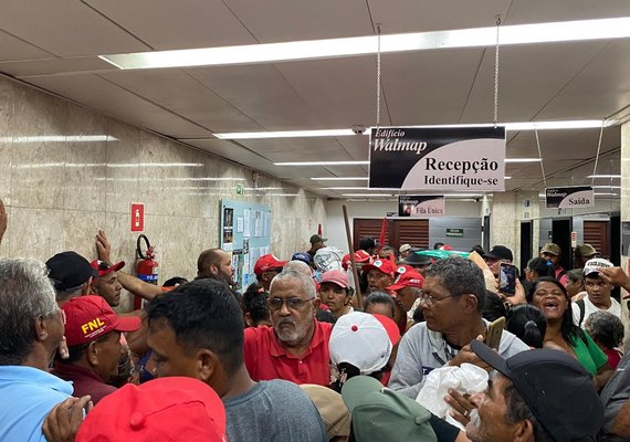 Movimentos ocupam superintendência do Incra no Centro de Maceió