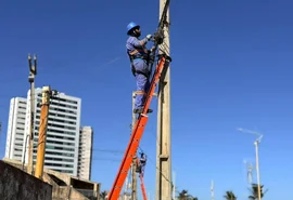 Furto de cabos subterrâneos deixa parte da orla de Jacarecica às escuras