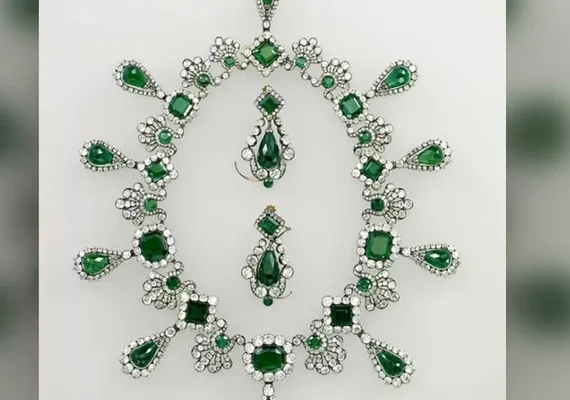 Autoridades francesas revelam detalhes sobre joias levadas do Louvre