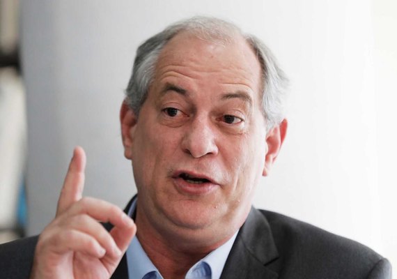 De um lado o fascista e do outro o PT que roubou o país, diz Ciro