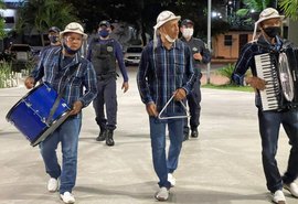 Banda da Guarda alegra a noite de moradores e pedestres com muito forró