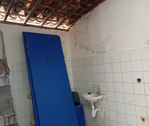 Sala dos professores de escola municipal não tem ventilador para profissionais, em Maceió