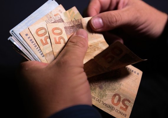Salário mínimo terá novo reajuste e sobe para R$ 1.621 em janeiro