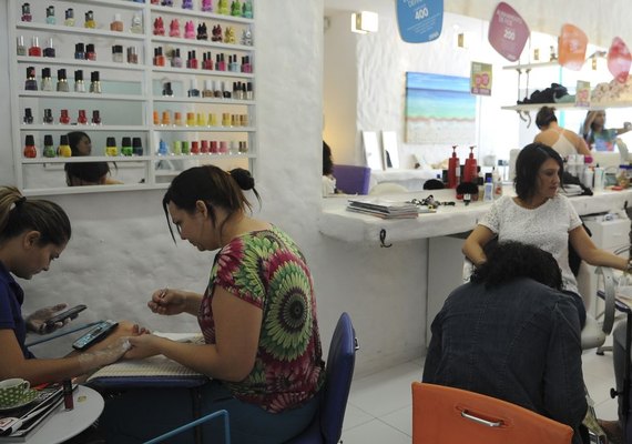 Volume de serviços cresce 0,2% de março para abril, diz IBGE