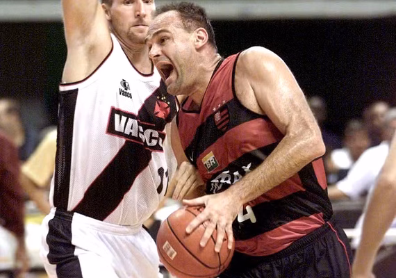 Flamengo aposenta camisa 14 no basquete em homenagem a Oscar Schmidt