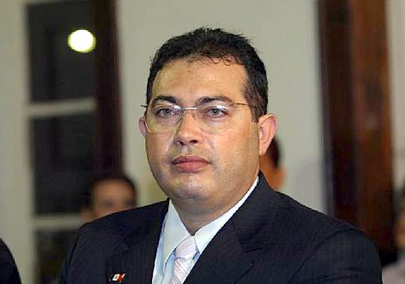 Candidatos Alagoanos enfrentam disputa acirrada