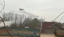 Área residencial na Ucrânia é bombardeada e família se desespera; Veja vídeo