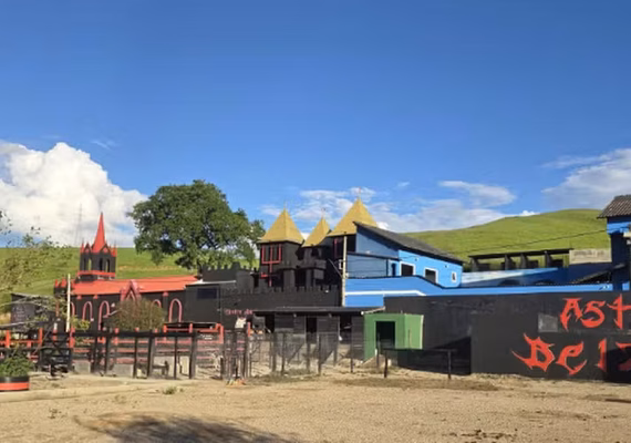 Igreja luciferiana sem alvará gera polêmica no interior do Rio de Janeiro