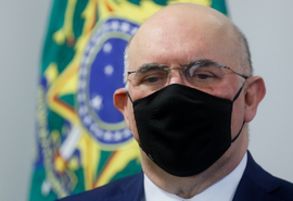 Ministro da Educação tem início de pneumonia devido a covid-19