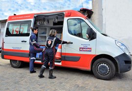 Colisão entre carro e motocicleta deixa jovem ferido na Durval de Góes Monteiro