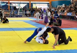 Alunas da rede municipal conquistam medalhas em competição de jiu-jitsu