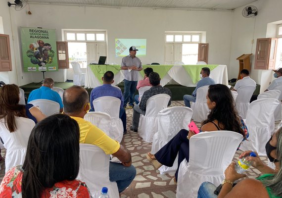 Seagri entrega alevinos, mudas de moringa e mudas de pimenta-do-reino em Porto Calvo